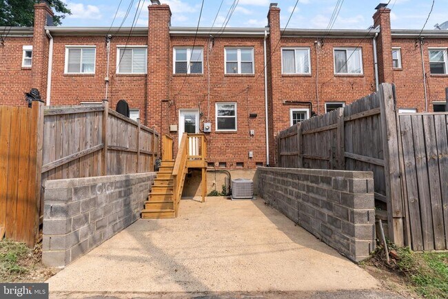 Building Photo - 3727 Mark Dr