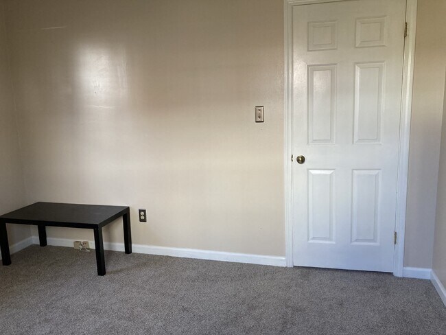 Building Photo - 1618 Thrush Ter