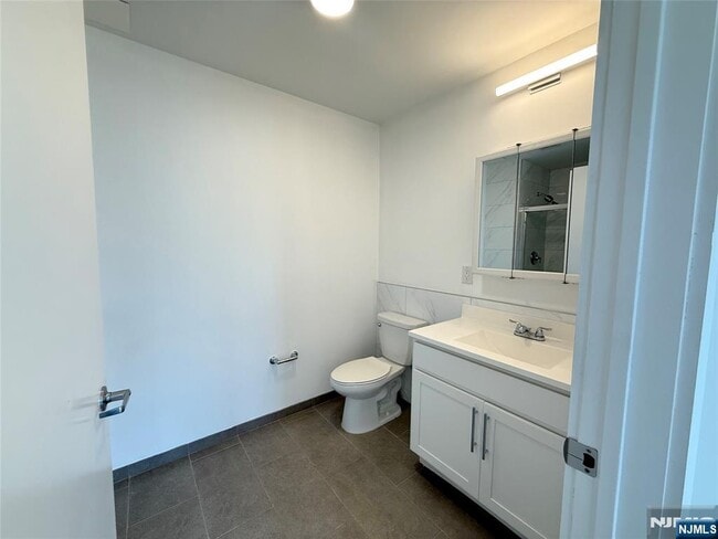 Building Photo - 3011 Edwin Ave