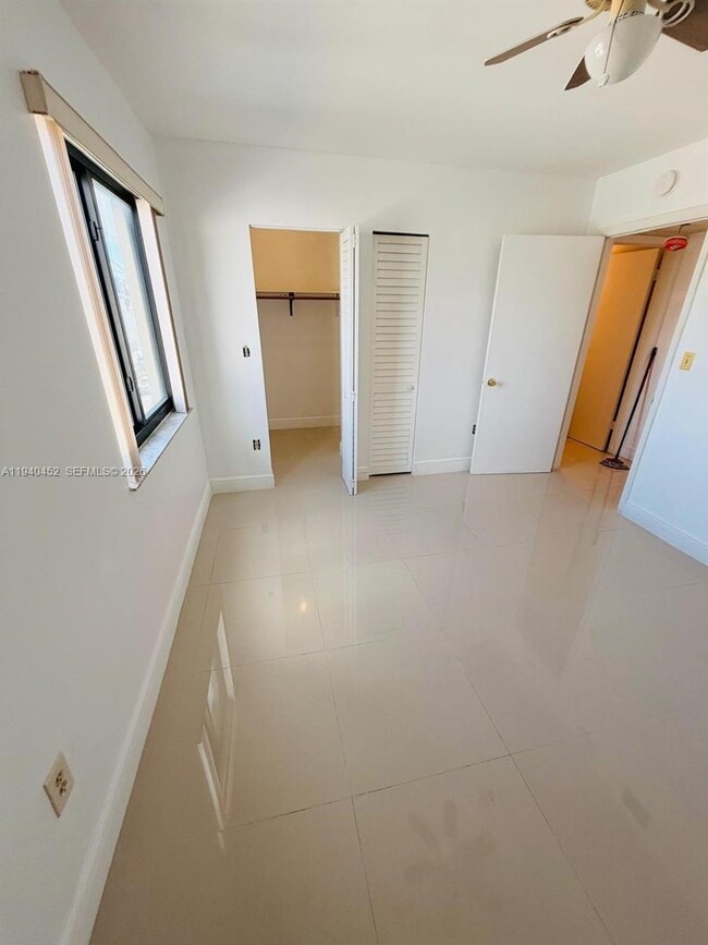 Building Photo - 2046 W Flagler St