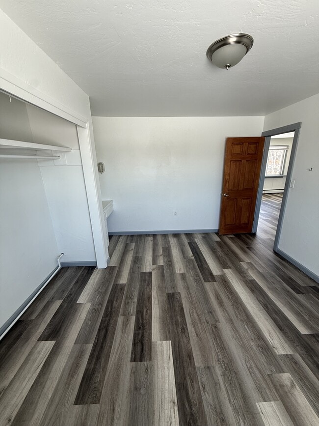 Building Photo - 827 17th Ave