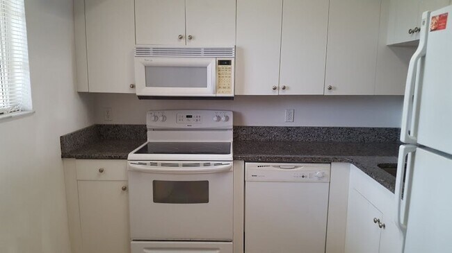 Building Photo - 8342 Bernwood Cove Loop