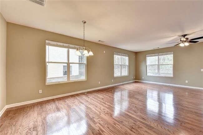 Building Photo - 3329 Fernview Dr