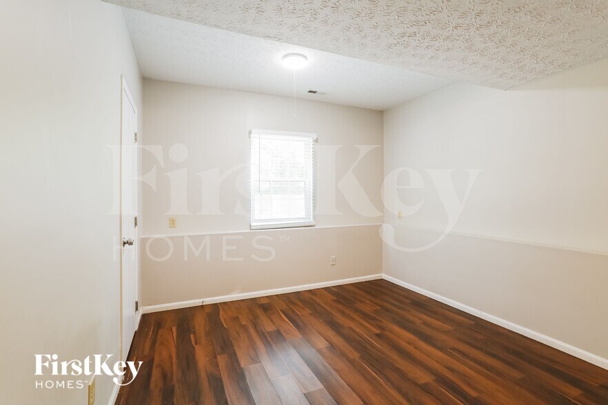 Building Photo - 1732 Westmeadow Dr