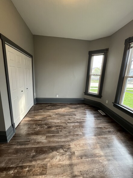 Building Photo - 532 Otter Ave