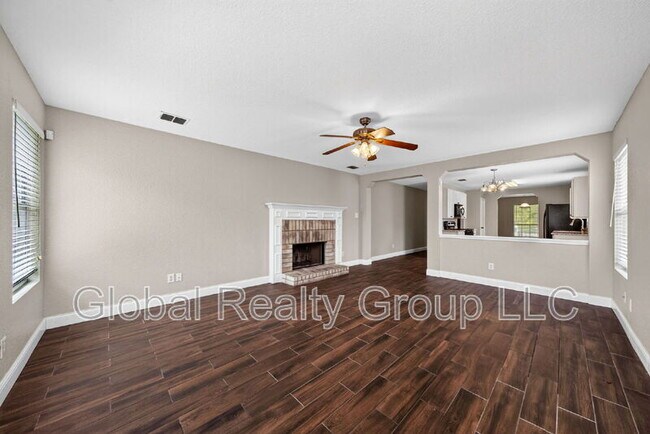 Building Photo - 117 Creek Run