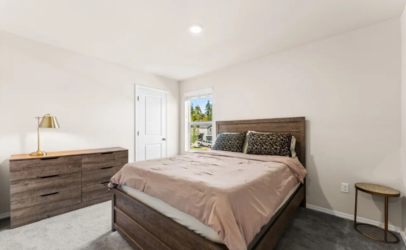 Building Photo - 4258 SE Woodford Ct