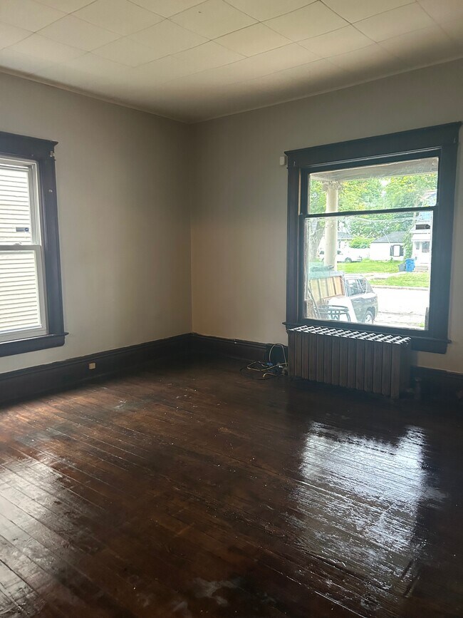 Building Photo - 58 Jerricho