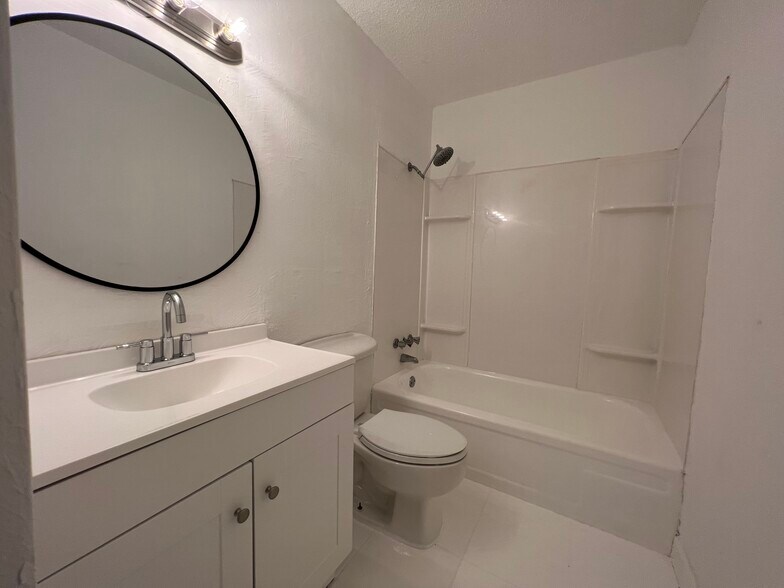 Building Photo - 701 SW 75th St