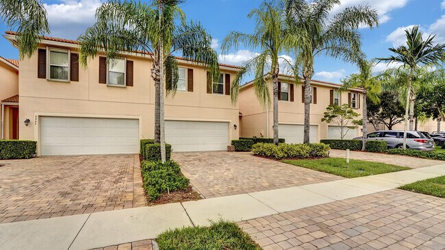 Building Photo - 6439 Azura Lake Rd