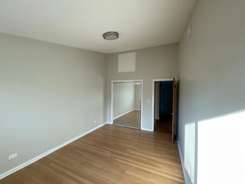 Building Photo - 725 Hibbard Rd