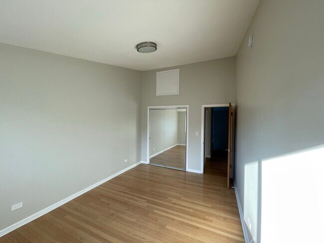 Building Photo - 725 Hibbard Rd