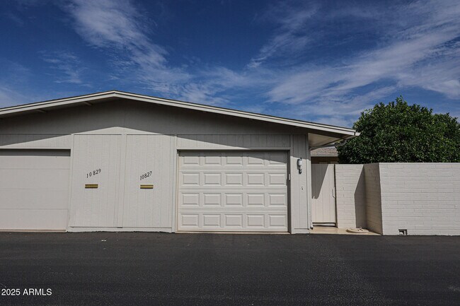 Building Photo - 10827 W Santa Fe Dr