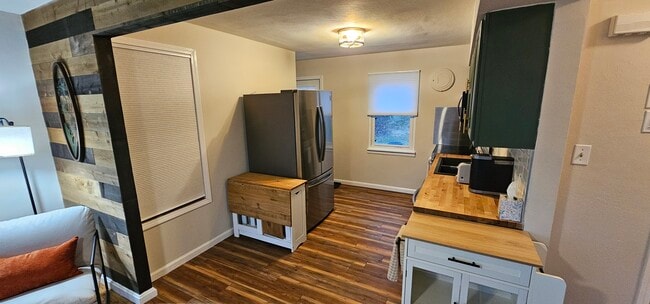 Building Photo - 2604 Tamm Ave