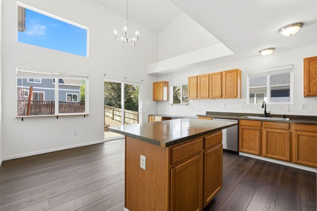 Building Photo - 3-bed + office, 2-bath home, minutes to Denver and close to outdoor recreation areas