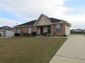 Building Photo - SOUGHT AFTER WEST MOBILE!
