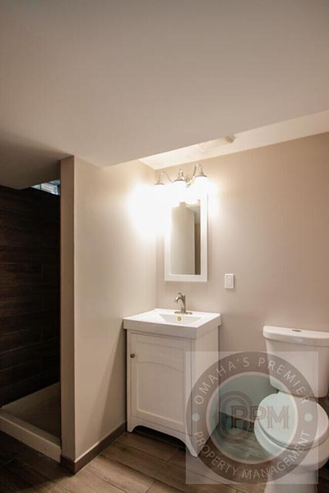 Building Photo - Fully updated 5 bd/ 2 Ba Home