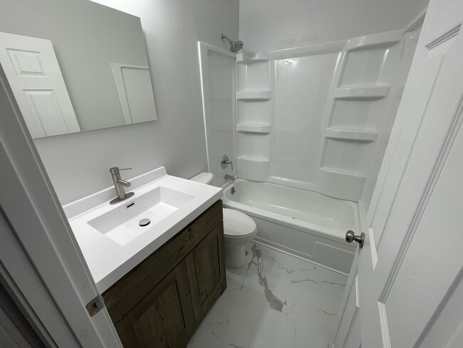 Building Photo - 218 W 28th St