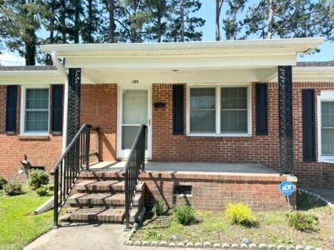 Building Photo - 105 Fort Dr