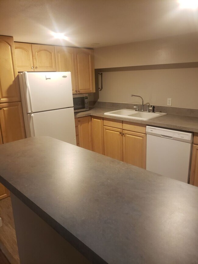 Building Photo - Cute 2 bedroom