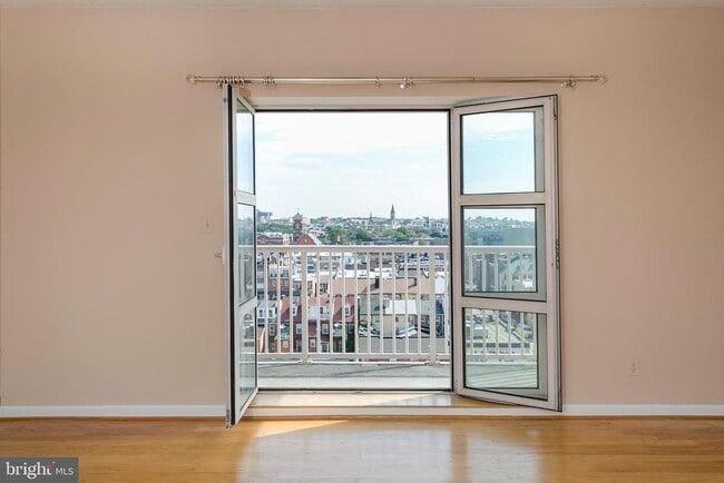 Building Photo - 250 S President St