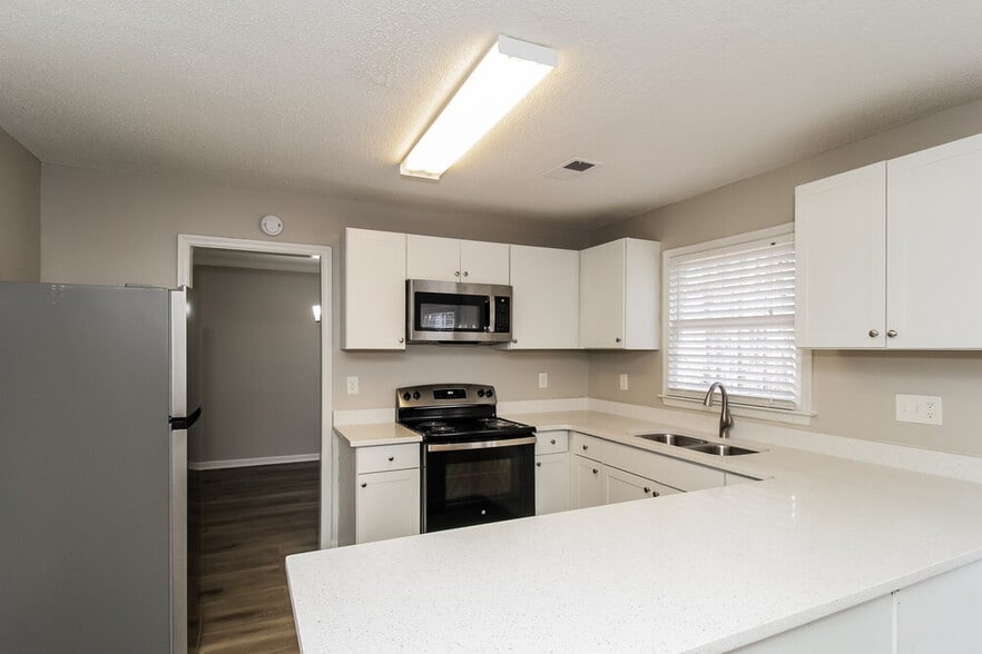 Building Photo - 5196 Olde Mill Dr NE