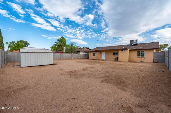 Building Photo - 2946 W Villa Maria Dr