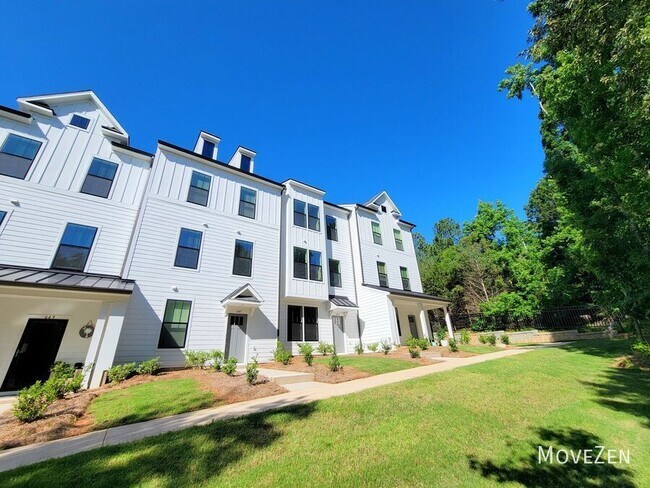 Building Photo - 645 District Ct