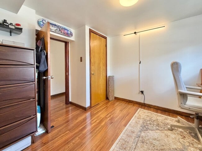 Building Photo - 196 6th St