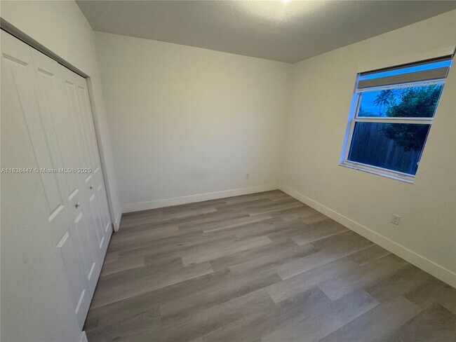 Building Photo - 2623 SE 8th Ct