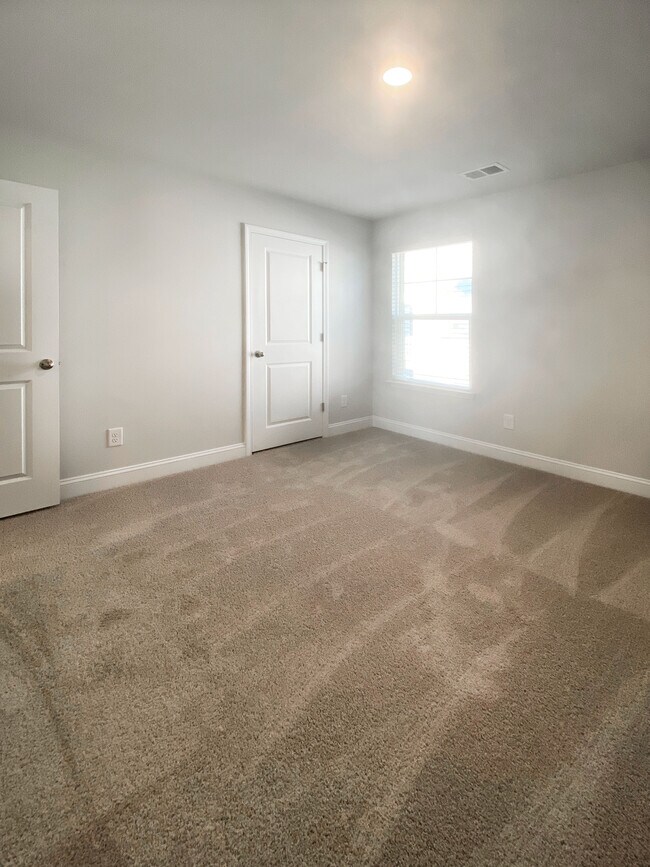 Building Photo - 7047 Shooting Star Way