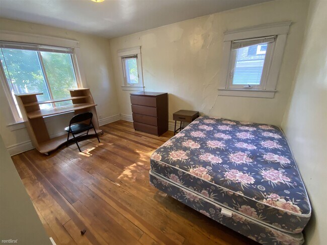 Building Photo - 7 br, 3 bath House - 524 Walnut St 524 Walnut