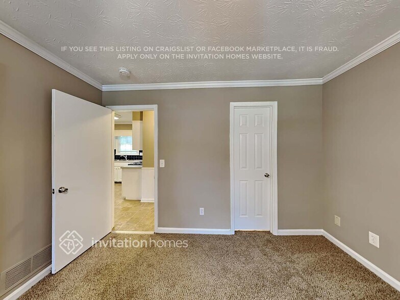 Building Photo - 3215 Revere Cir