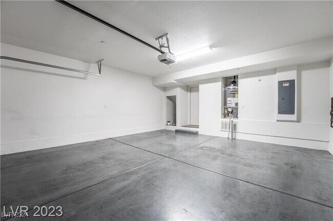 Building Photo - 9050 W Tropicana Ave