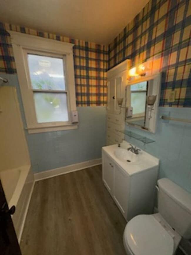 Building Photo - 804 E Virginia St