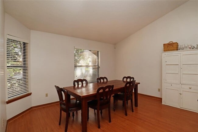 Building Photo - 5722 Bay Side Dr
