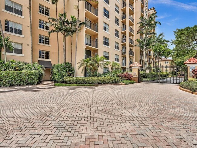 Building Photo - 1801 N Flagler Dr