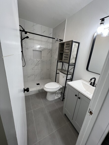 Building Photo - 40585 Sanalamar Dr