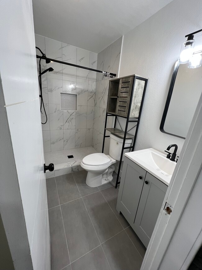 Building Photo - 40585 Sanalamar Dr