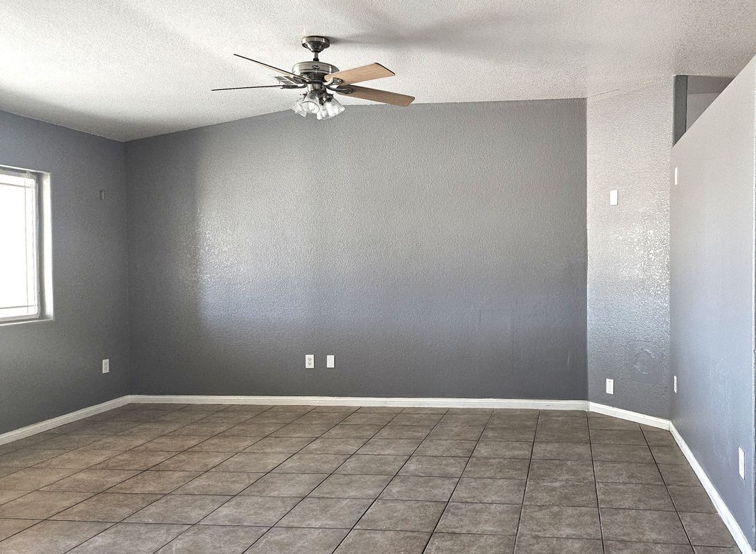 Building Photo - 10648 Peach Ave