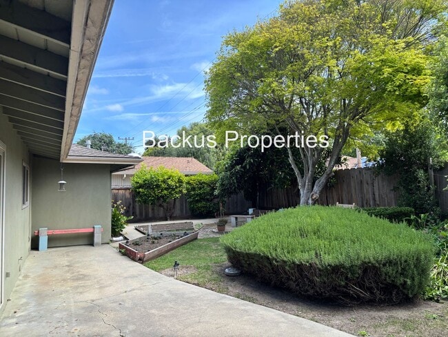 Building Photo - Three bedroom home across from Claremont Manor Park