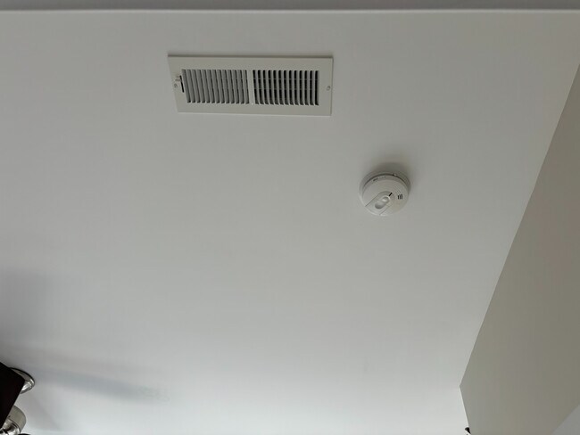 Building Photo - Room in House on Grande Chateau Ln