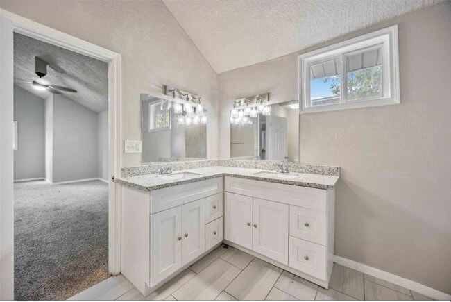 Building Photo - 17843 S Cypress Villas Dr