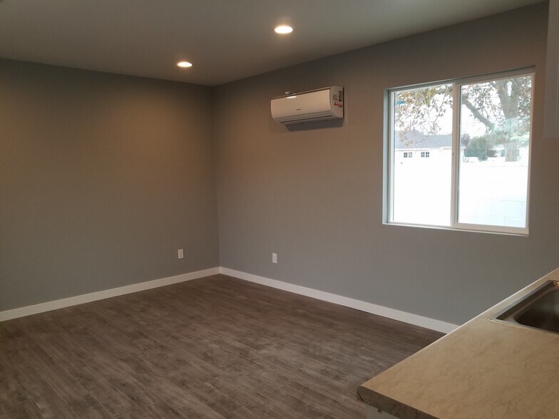 Building Photo - 11129 Archwood St
