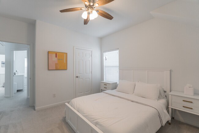 Building Photo - 135 S Rocky Point Cir