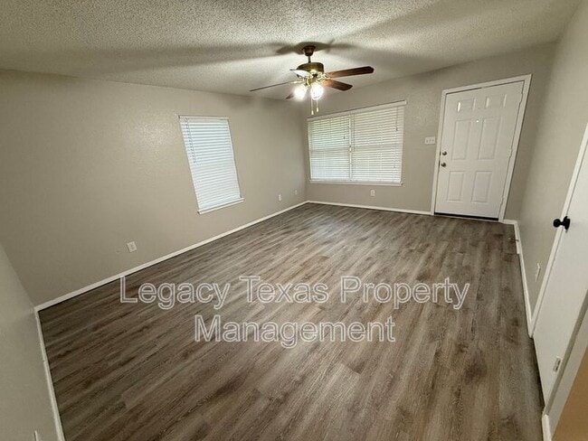 Building Photo - 516 Highpoint Dr