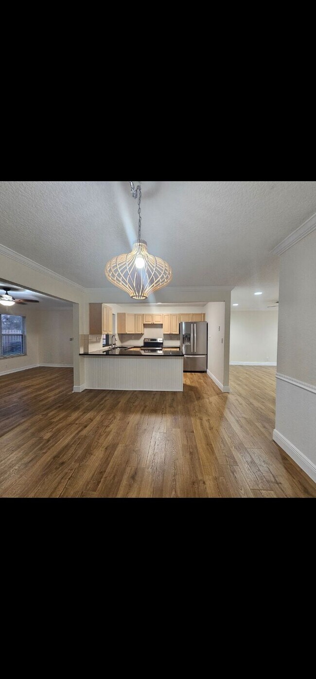 Building Photo - 1226 Rowayton Cir