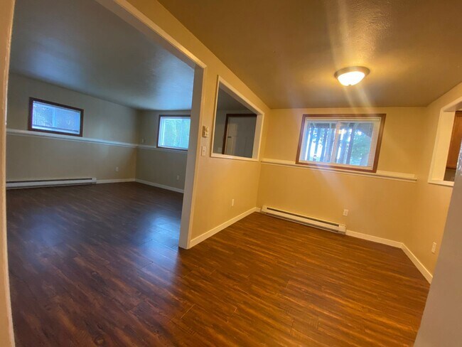 Building Photo - Great Spokane Valley Location-2 bed 1 bath...