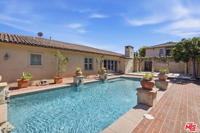 Building Photo - 6460 Via Colinita