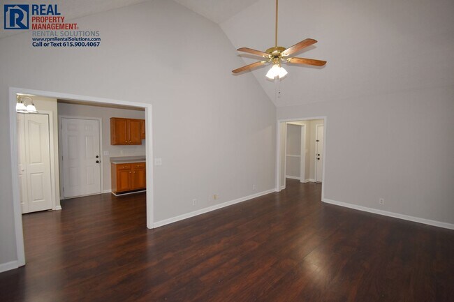 Building Photo - Great brick 3BD home near MTSU, attached 2 car garage & fenced-in back yard!